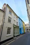 Surf Cottage. Beautiful 4 bed townhouse, the heart of Cromer, steps to the beach
