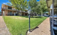 Lake LBJ Retreat: Cozy 1Br Condo with Dock Access & Grill