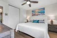 NEWLY remodeled Modern Maui condo across the beach.