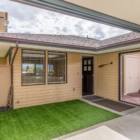 Wapato Point Halmalka Condo 510B 3 Bed 2 Bath Sleeps 8, Lake Views, Next to Pool