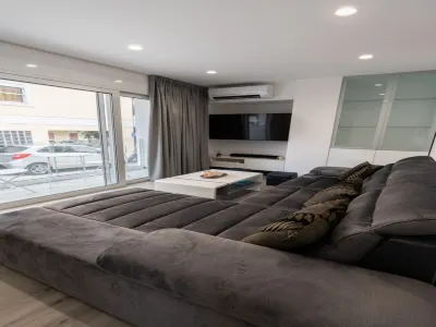 Charming 2 Bedroom House in Iraklio, Greece Hotels in der Nähe von Playground
