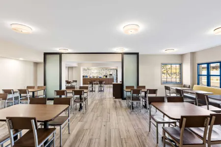 Days Inn & Suites by Wyndham Mesa Near Phoenix Отели в г. Меса