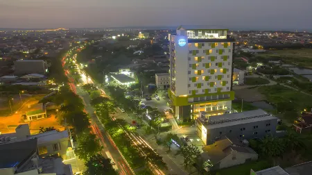 Hotel Dafam Pacific Caesar Отели в г. Mulyorejo