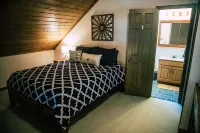 Peaceful Lakefront Retreat