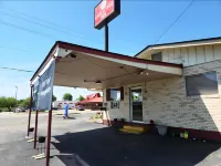 Executive Inn by OYO Queenville Mena