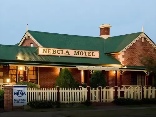 Nebula Motel - parking