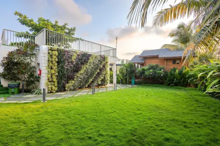 Foxoso Aaristo Baga Beach Resort