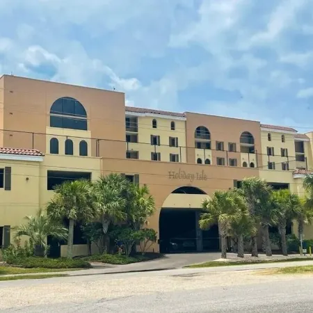 Beachfront & Beautiful - Spacious 3BR/2BA On Dauphin Island - Amazing Amenities