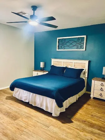 Spacious Entire Home Near Airport and Downtown Perfect for Families & Work Trips Отели рядом с достопримечательностью «Парк Кларк Уэтлендс»