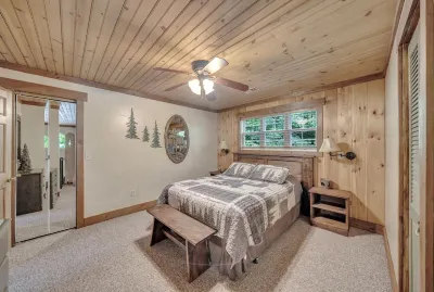 LAKE CHATUGE, Your own private resort, 9 Bdrm, Pickleball, Pool, Boat Rental
