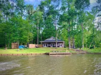 Creekside Cottage-kayaks/fire pit/pet friendly Hotels in Tallapoosa County