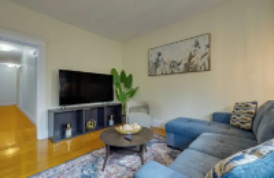 65inTV:Free Parking:Longwood:King Bed:Full Kitchen