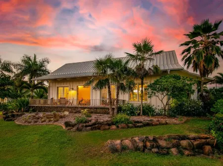 Ultimate in "Cool" - Amazing Design...Ocean/Sunset Views  A/C .......Tvncu #5007 Отели в г. Кекаха