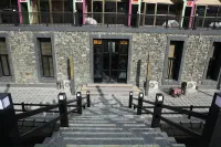 IYI LUXURY INN - parking