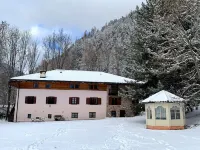 Maso Cela: historic place surrounded by nature in Val di Fiemme Hotel a 
