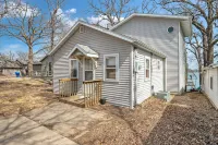 New Rental!!! Sunny Waters Escape on East Lake Private Dock- Sleeps 10