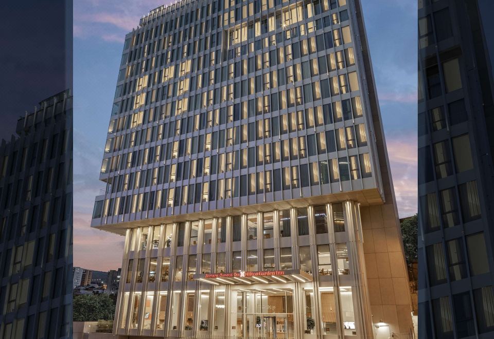 3. 힐튼 가든 인 ..