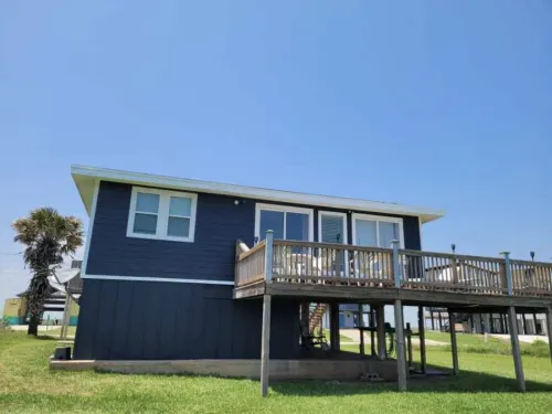 BEACH FRONT ISLAND COTTAGE 3 BEDROOM,1 BA  PETS MUST BE DECLARED WHEN BOOKED.