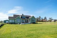 Waterfront Beach House - 2700 Sq Ft, Fiber, mooring