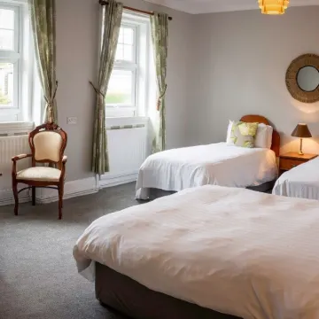 The Walnut Tree Inn Hotels near Northampton Services M1