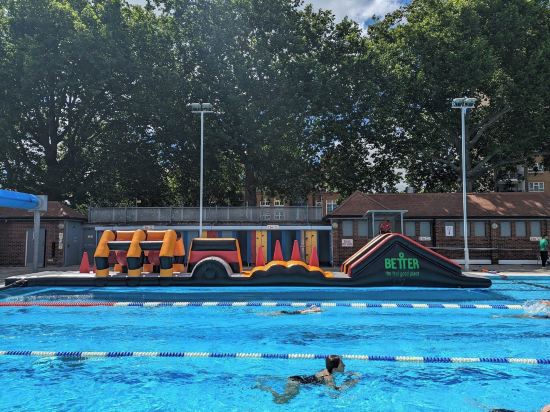 London Apartment - Sleeps 3-City Escape- Balcony