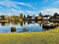 GerrardsCross-Sleeps4-Parking-PetFriendly-Wembley Hotels in Denham