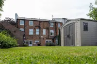 The Lawns Guest House - Parking