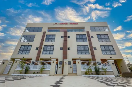 Maple Homes Отели рядом с достопримечательностью «Университет Докса Опен в Абро Медия Кампус»