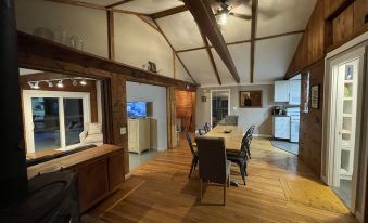 Brookside Hideaway, Brook Road Inn