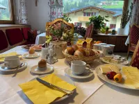 Haus Schrofenstein - breakfast