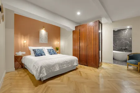 Les Relais du Capitole - Appartements d'hôtes Отели рядом с достопримечательностью «Космический городок»