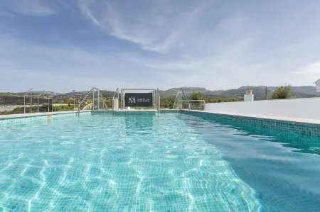 Apartamentos Martalia Arenal Отели рядом со станцией Ronda