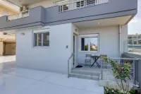 Cozy 1-Bedroom Boutique Apartment with a Patio