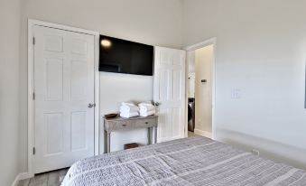 Rutland's Hidden Gem: 2 Br/1ba Renovated Home Close to Everything 2 Bedroom Home