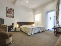 Abella Suites & Apartments by Artery Hotels Các khách sạn gần Bảo tàng Đao phủ