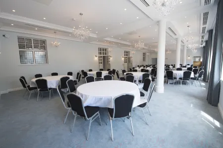 Yarrow Hotel Отели рядом с достопримечательностью «Залив Вайкинг»