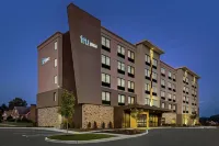 Tru by Hilton Hershey Chocolate Avenue Hotels near Red Baron