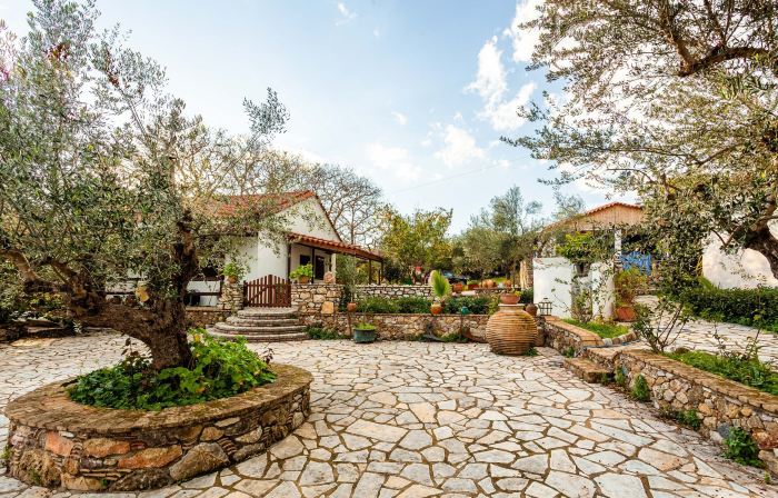 The Blue House Seaside Retreat - Fully Equipped