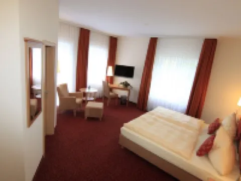 Möllhagen: Landhotel - Restaurant - Swin- und FußballGolf Hotels in Schülp bei Nortorf