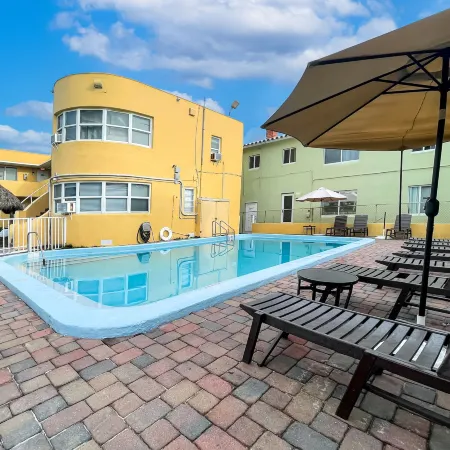 Hollywood Broadwalk Oceanside Hotel