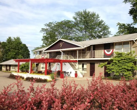 Vinehurst Inn & Suites Отели рядом с достопримечательностью «Glenn H Curtiss Museum»