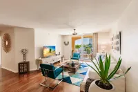 Uhost AI 3Br Condo Stunning Water Views - Pysäköinti
