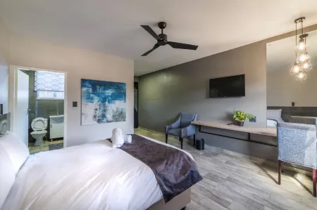 N1 Hotel Rotten Row Harare Отели в г. Хараре