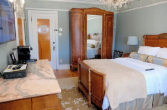 Manoir Chamberland (Adults Only, No Pets) Hotels in 