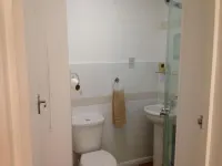 Room in Guest Room - Comfortable Family Room with Tv, Free Fast Wifi, Sleeps 3