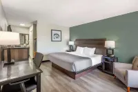 Quality Inn & Suites - parking