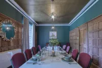 Hill House Country Estate - Princes Gate