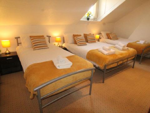 Lundwood House Barnsley by Smart Corporate Stays