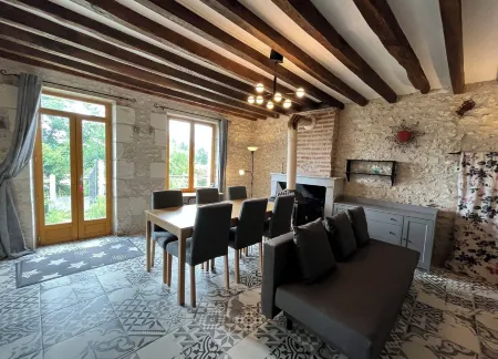 Gîte Familial - l'Arche Отели в г. Канде-Сюр-Бёврон