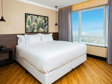 NH Hotel Feira de Santana Отели рядом с достопримечательностью «Feiraguay Shopping Popular»